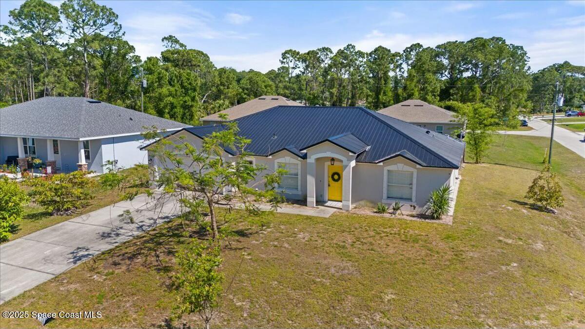 194 Saybrook Road Southwest Palm Bay, FL 32908 - Photo 29 of 35 a view of a house with a yard and large tree