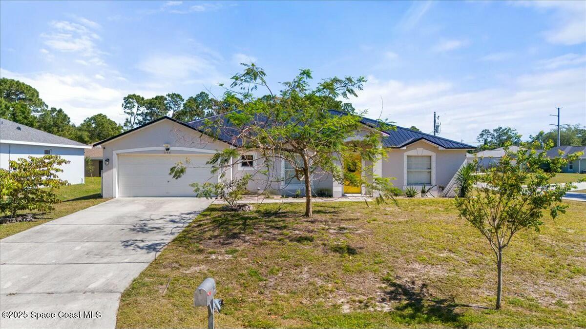 194 Saybrook Road Southwest Palm Bay, FL 32908 - Photo 31 of 35 a front view of house with yard