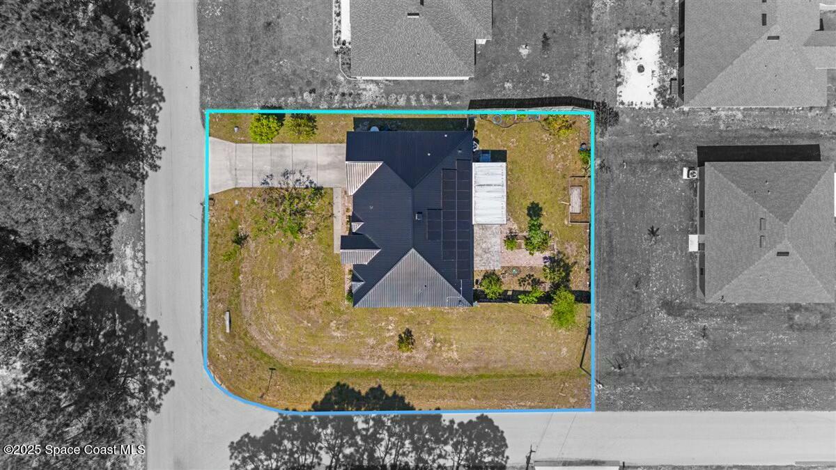 194 Saybrook Road Southwest Palm Bay, FL 32908 - Photo 33 of 35 an aerial view of a house with a swimming pool