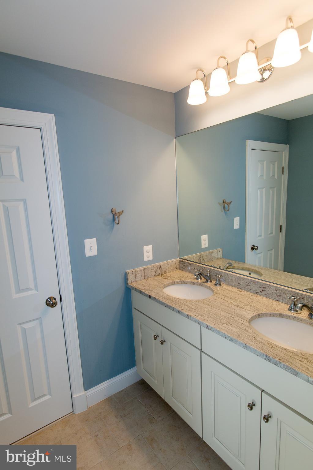 4314 Chestnut Street Bethesda, MD 20814 - Photo 18 of 28 Jack and Jill bathroom