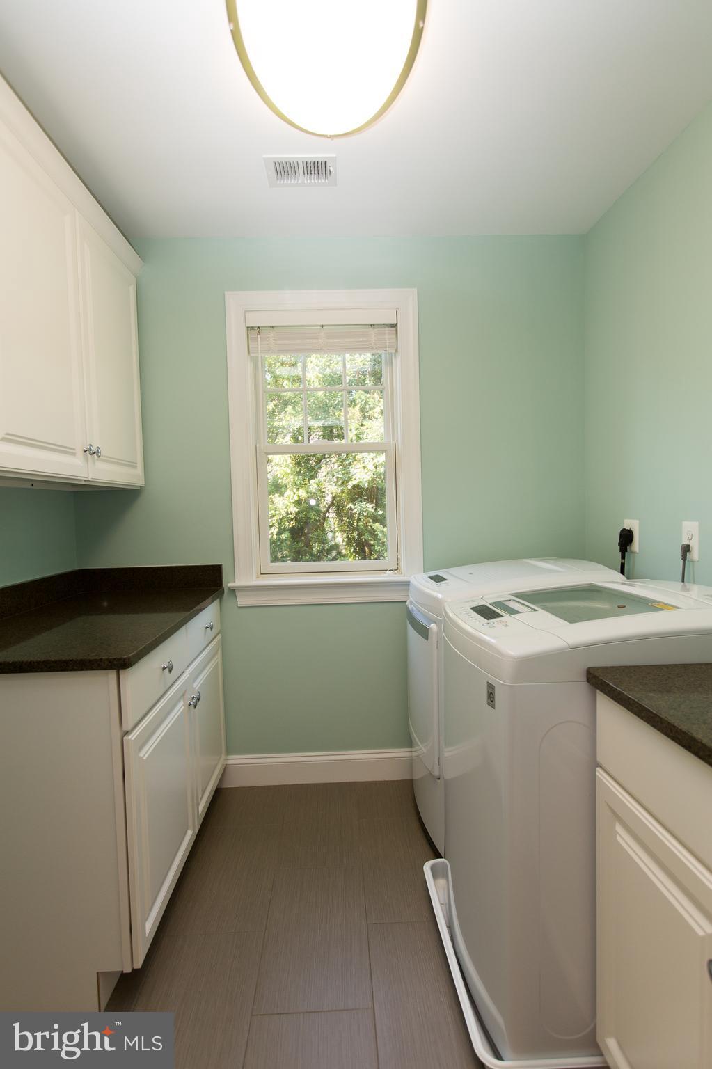 4314 Chestnut Street Bethesda, MD 20814 - Photo 20 of 28 Laundry room