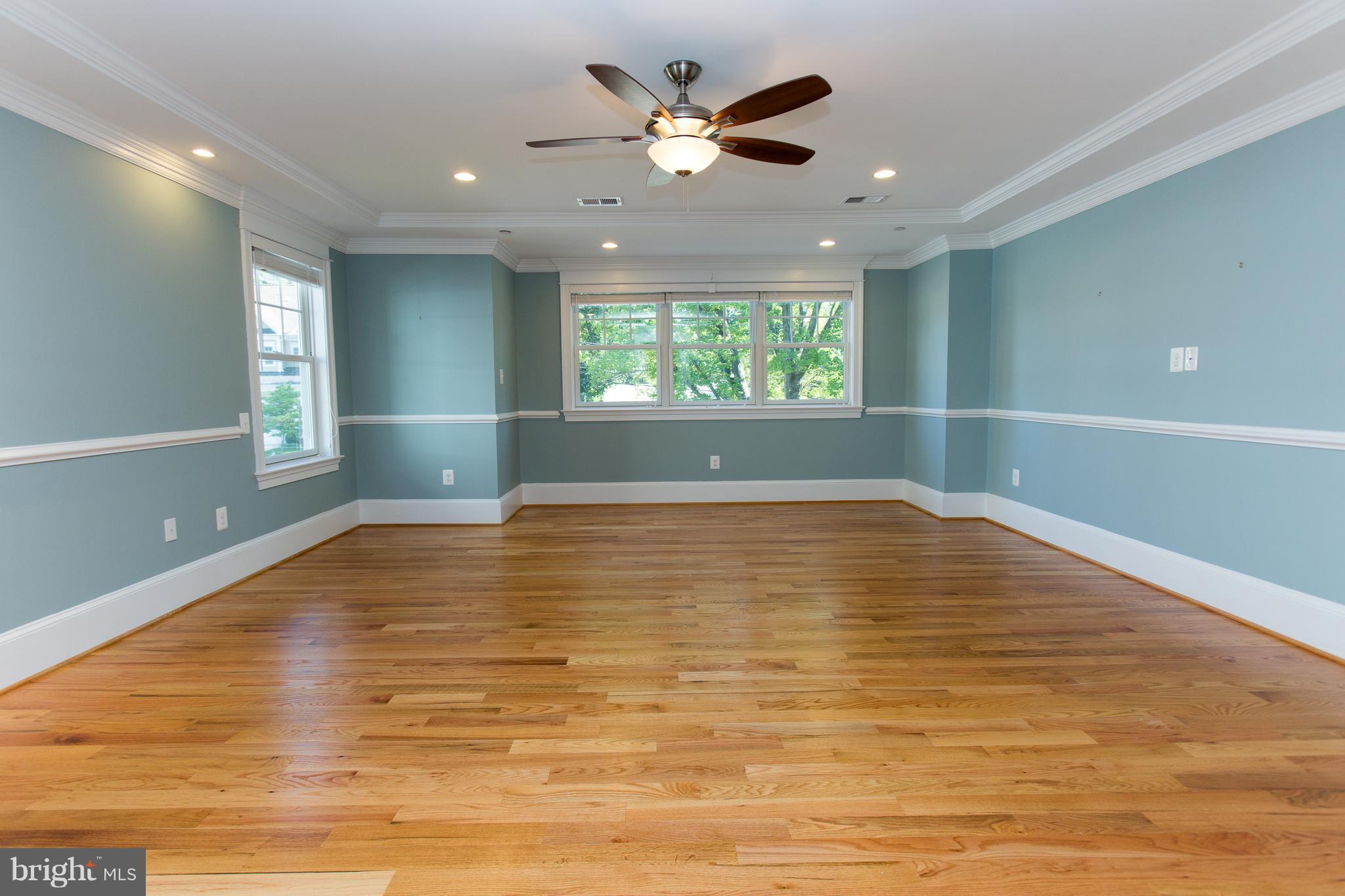 4314 Chestnut Street Bethesda, MD 20814 - Photo 23 of 28 Huge master bedroom