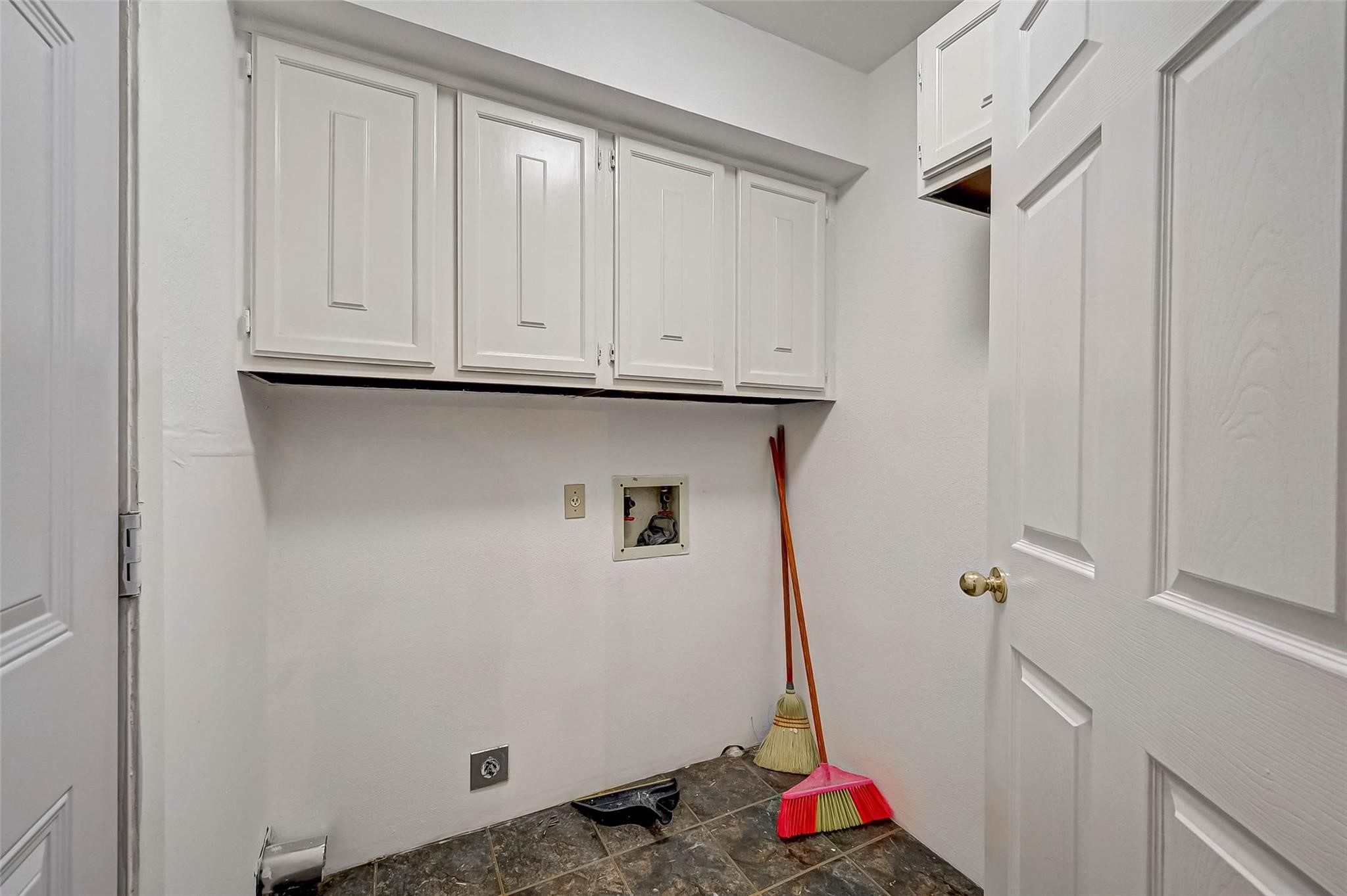 8101 Amelia Road, Unit 206 Houston, TX 77055 - Photo 19 of 32 a view of walk in closet