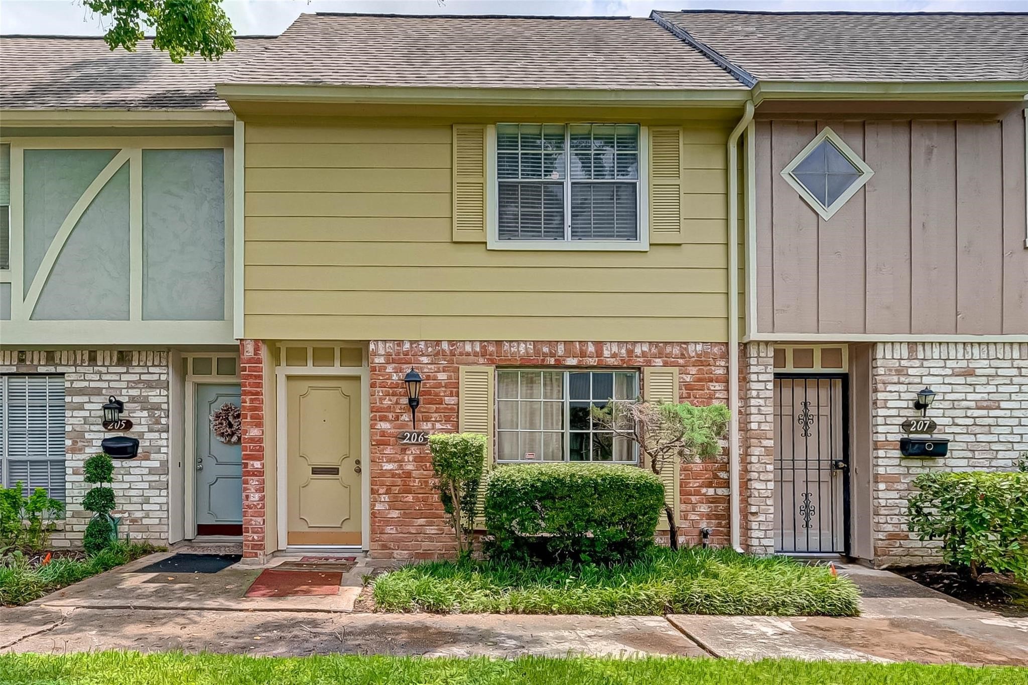 8101 Amelia Road, Unit 206 Houston, TX 77055 - Photo 2 of 32 a front view of a house with garden