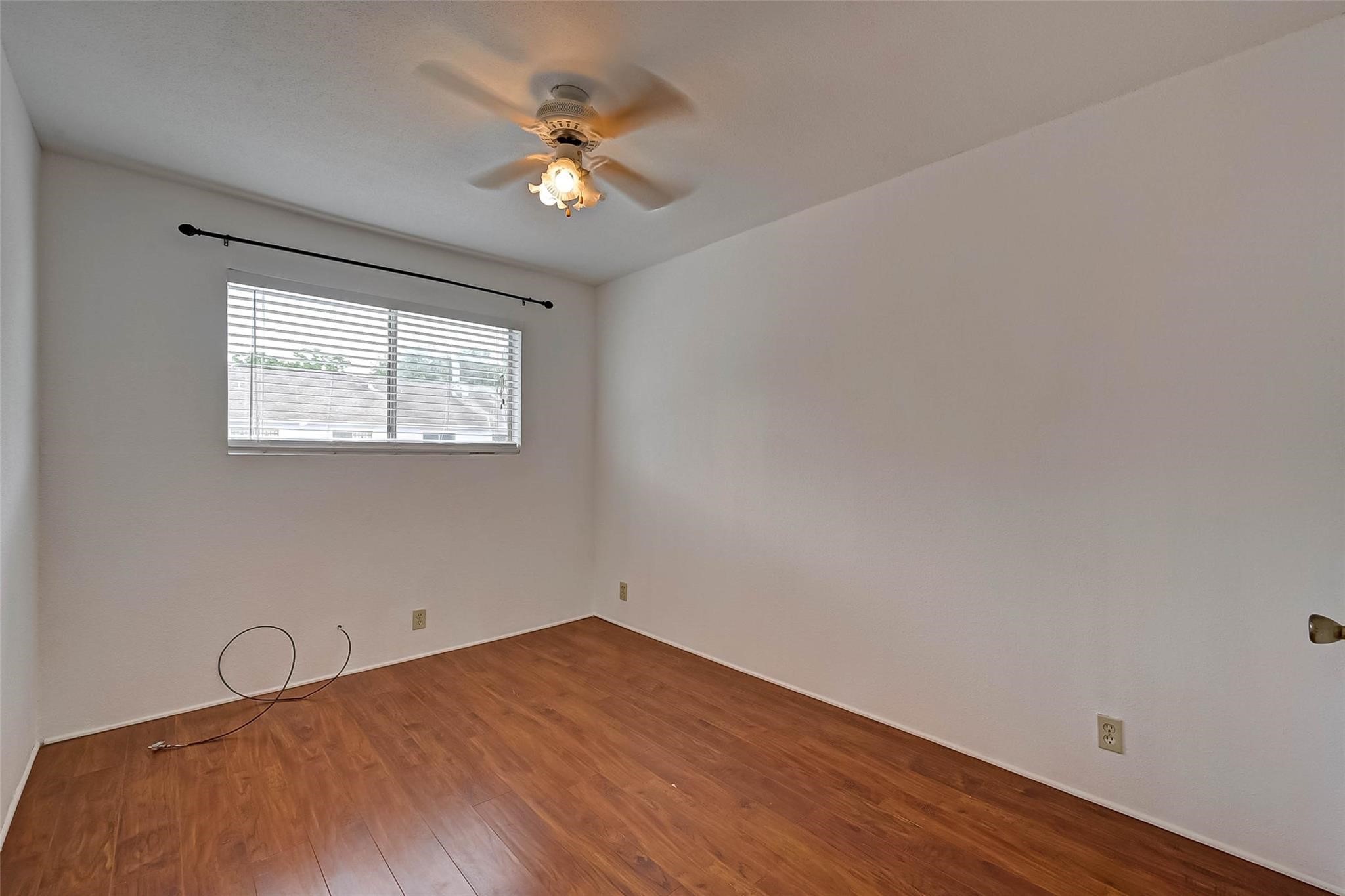 8101 Amelia Road, Unit 206 Houston, TX 77055 - Photo 21 of 32 an empty room with a window