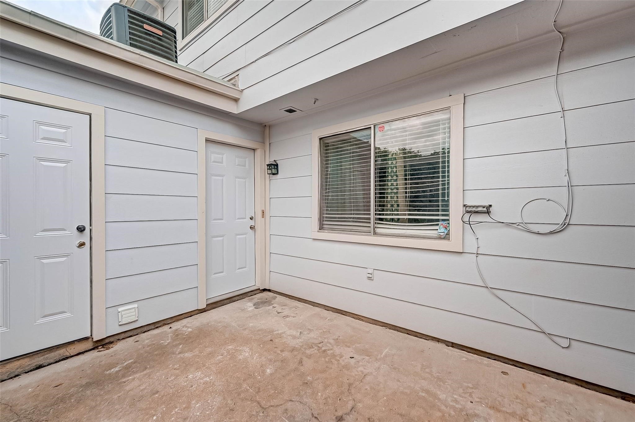 8101 Amelia Road, Unit 206 Houston, TX 77055 - Photo 31 of 32 a view of a door and a window