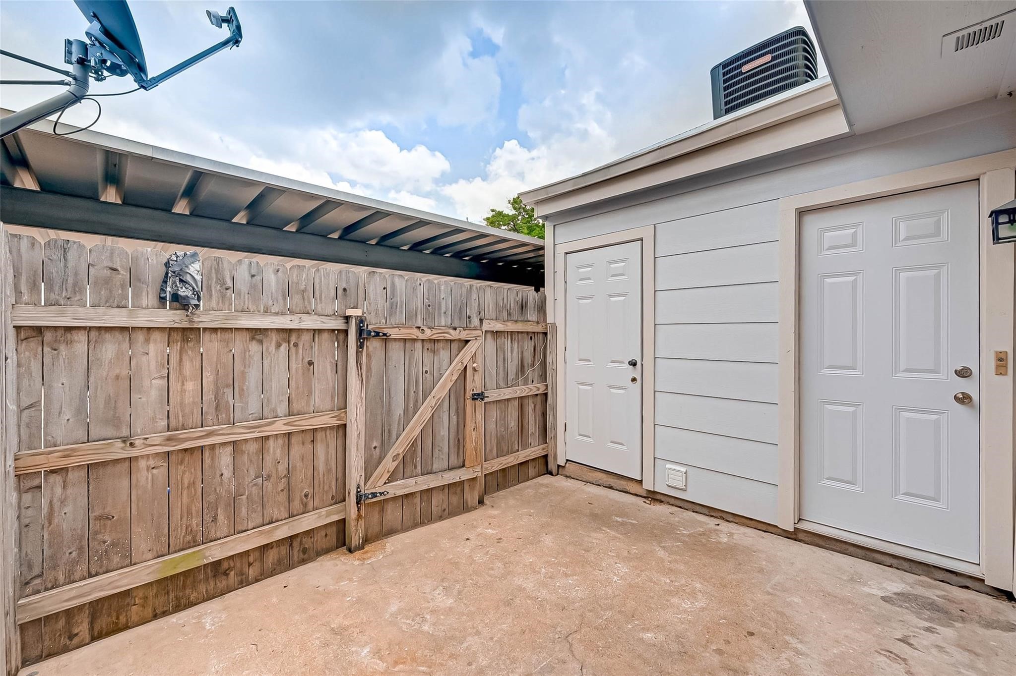 8101 Amelia Road, Unit 206 Houston, TX 77055 - Photo 32 of 32 a view of a garage