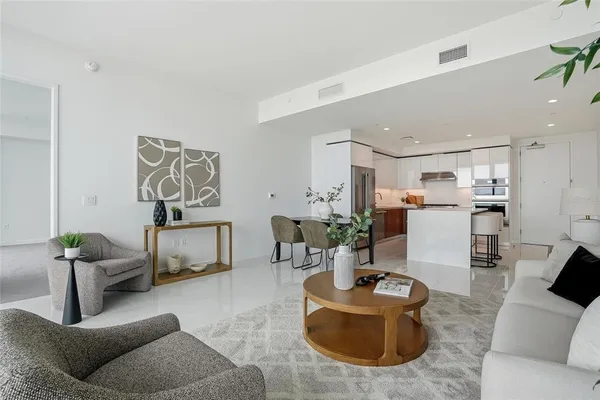 $6,800 | 400 Central Avenue, Unit 2008, St. Petersburg, FL 33701