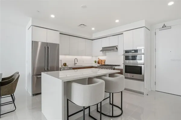 $6,800 | 400 Central Avenue, Unit 2008, St. Petersburg, FL 33701