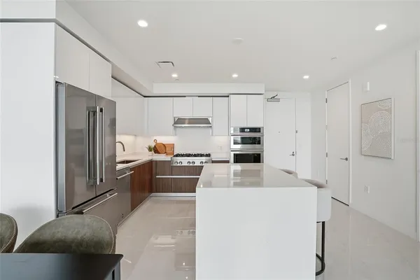 $6,800 | 400 Central Avenue, Unit 2008, St. Petersburg, FL 33701