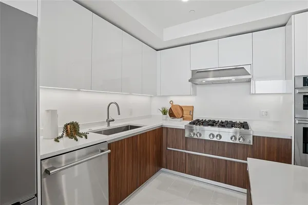 $6,800 | 400 Central Avenue, Unit 2008, St. Petersburg, FL 33701