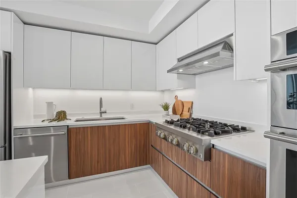 $6,800 | 400 Central Avenue, Unit 2008, St. Petersburg, FL 33701