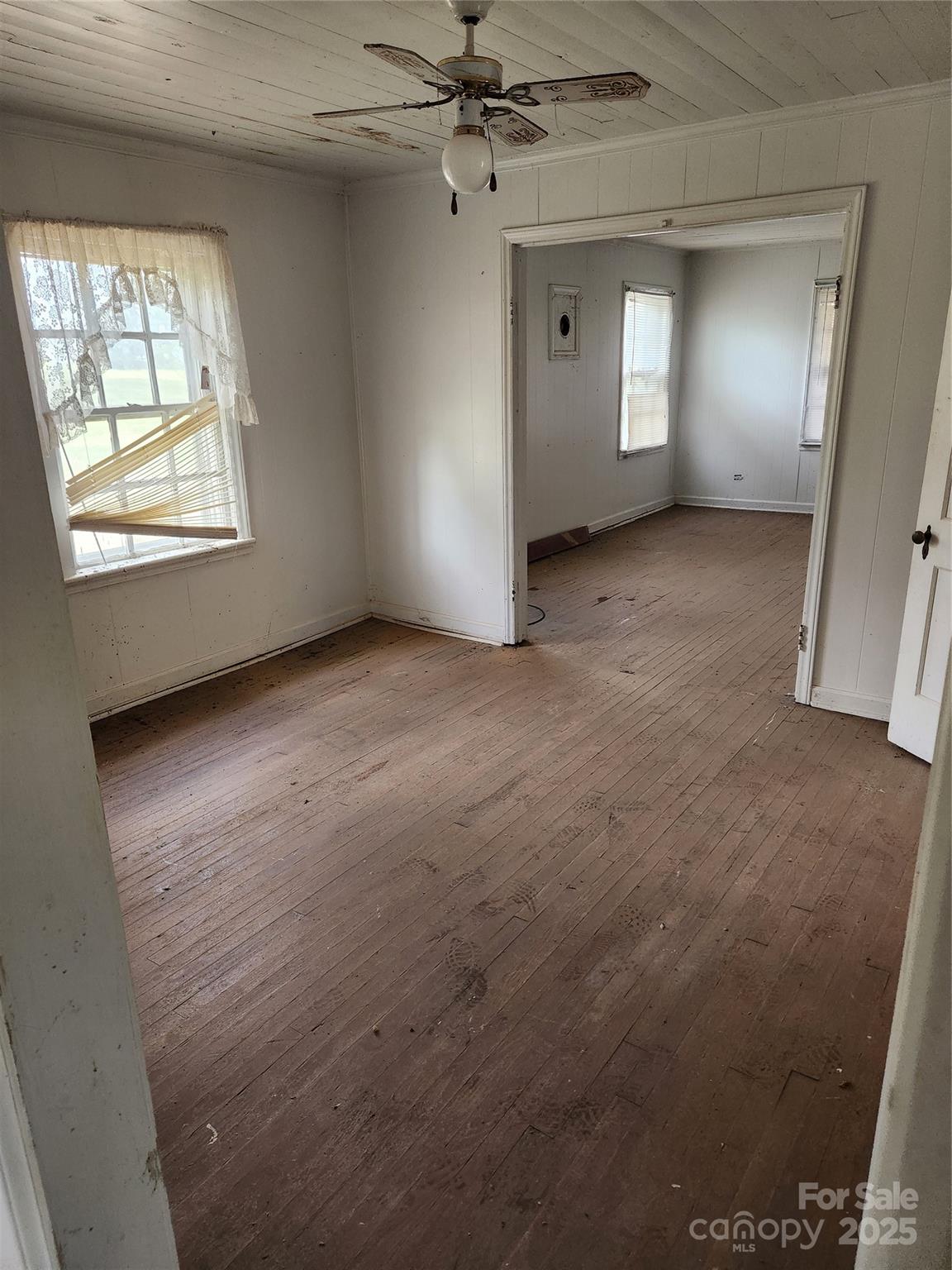 423 Tot Dellinger Road Cherryville, NC 28021 - Photo 9 of 14 en empty room with windows and closet