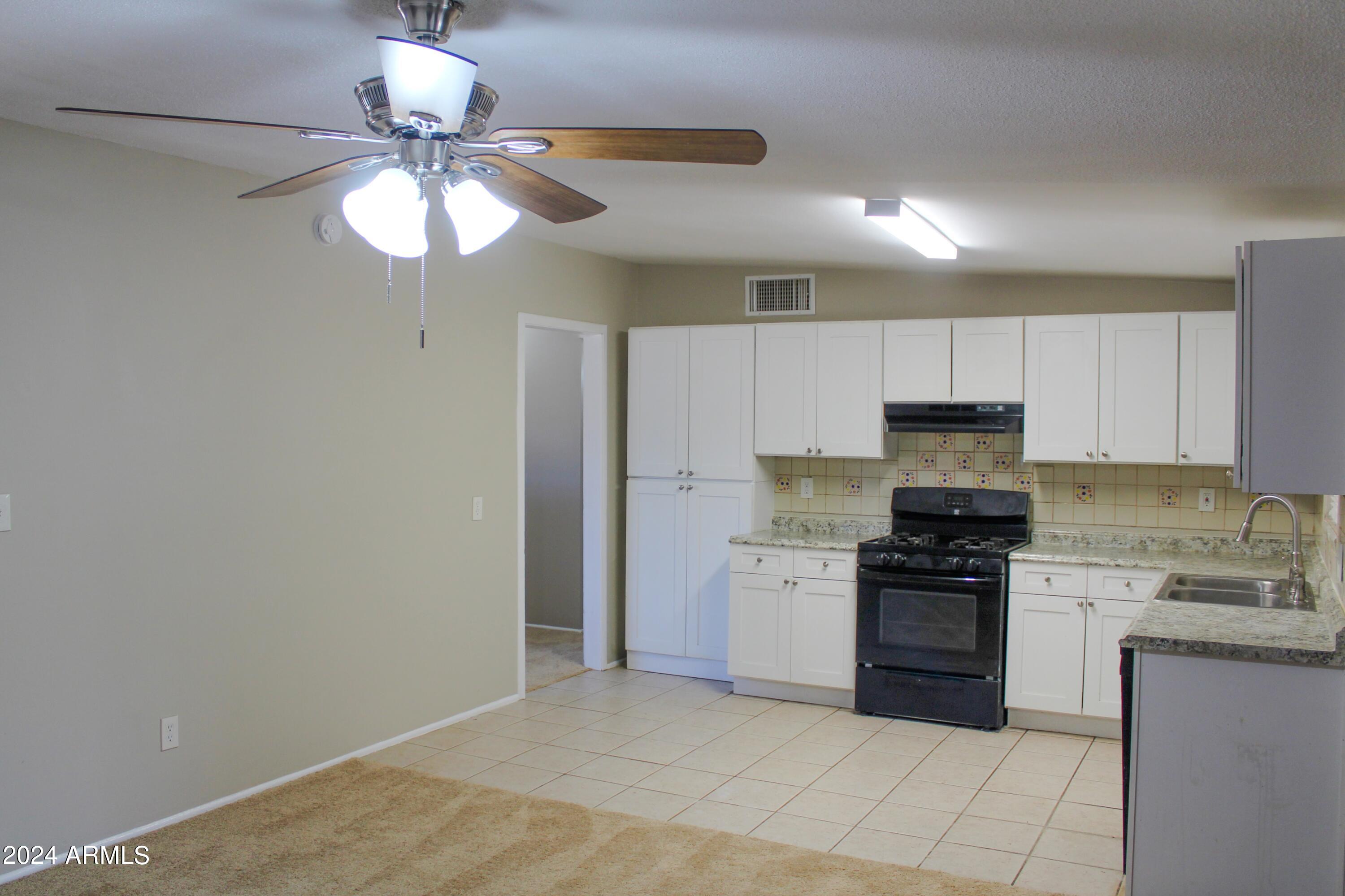 437 Hartford Road Kearny, AZ 85137 - Photo 11 of 29 kitchen