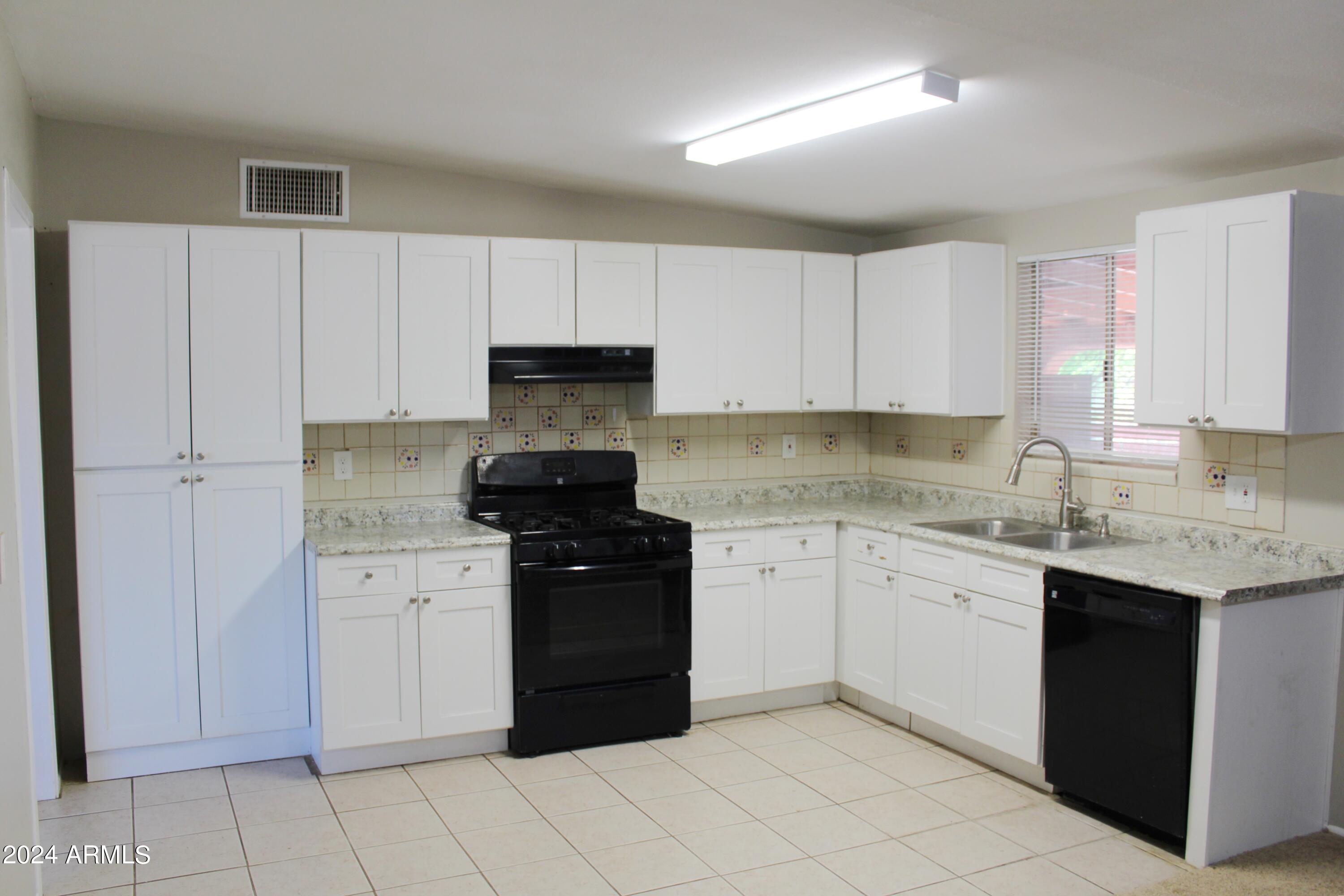 437 Hartford Road Kearny, AZ 85137 - Photo 5 of 29 kitchen