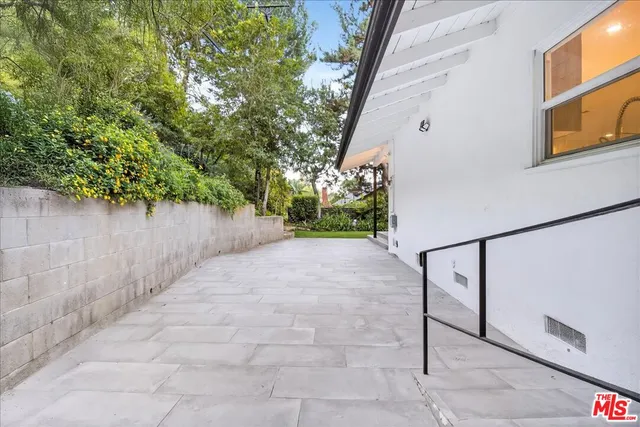 $2,900,000 | 15440 Hamner Drive, Los Angeles, CA 90077