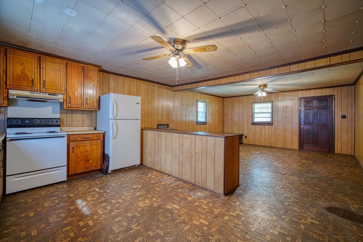1748 Friendship Church Road Gray Court, SC 29645 - Photo 8 of 30