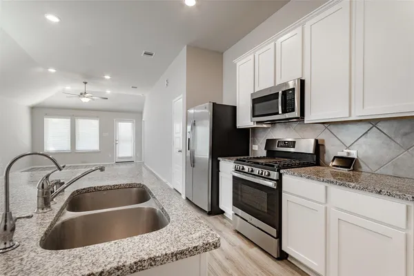 $1,870 | 445 Camas Creek Lane, Magnolia, TX 77354