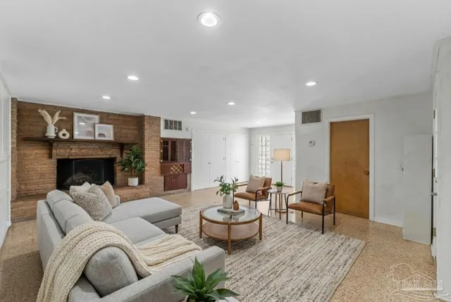 $580,000 | 389 Gamarra Road, Pensacola, FL 32503