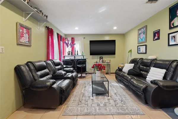 $639,000 | 511 South Pannes Avenue, Compton, CA 90221