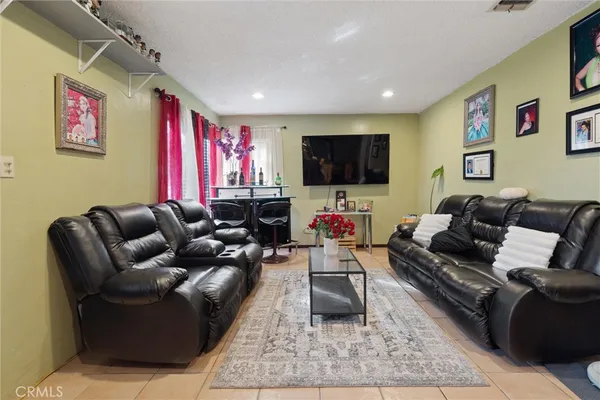 $639,000 | 511 South Pannes Avenue, Compton, CA 90221