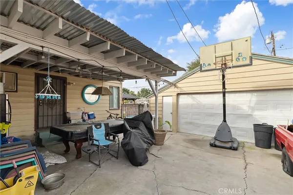 $639,000 | 511 South Pannes Avenue, Compton, CA 90221