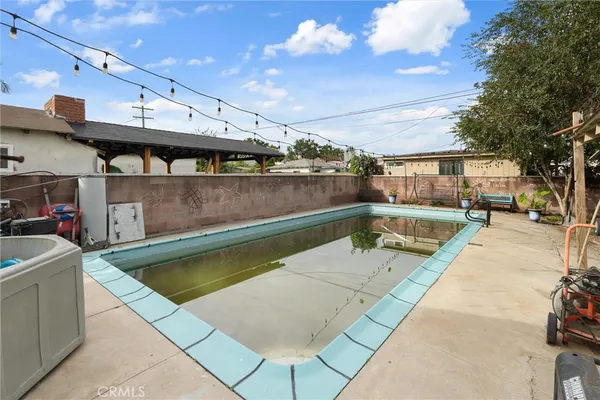 $639,000 | 511 South Pannes Avenue, Compton, CA 90221