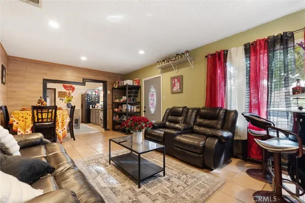 $639,000 | 511 South Pannes Avenue, Compton, CA 90221