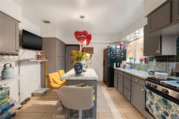 $639,000 | 511 South Pannes Avenue, Compton, CA 90221