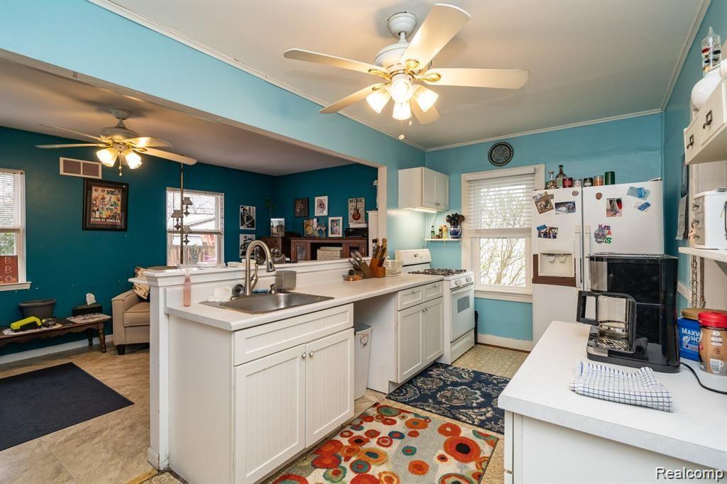 27064 Kelly Road Roseville, MI 48066 - Photo 14 of 29