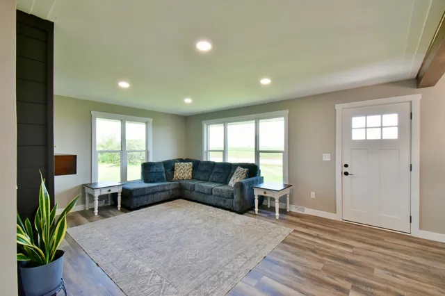 $320,000 | 20658 Highway 15, St. Augusta, MN 55353