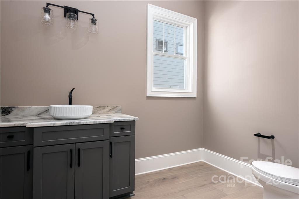 811 Naples Drive Davidson, NC 28036 - Photo 13 of 31 a bathroom with a sink and a mirror