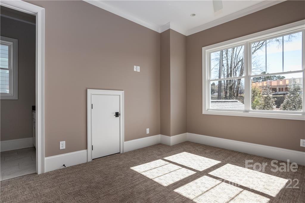 811 Naples Drive Davidson, NC 28036 - Photo 23 of 31 an empty room with a window