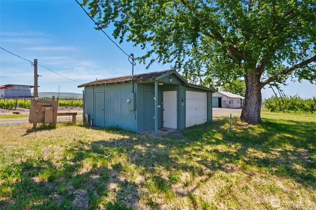a house view with a outdoor space