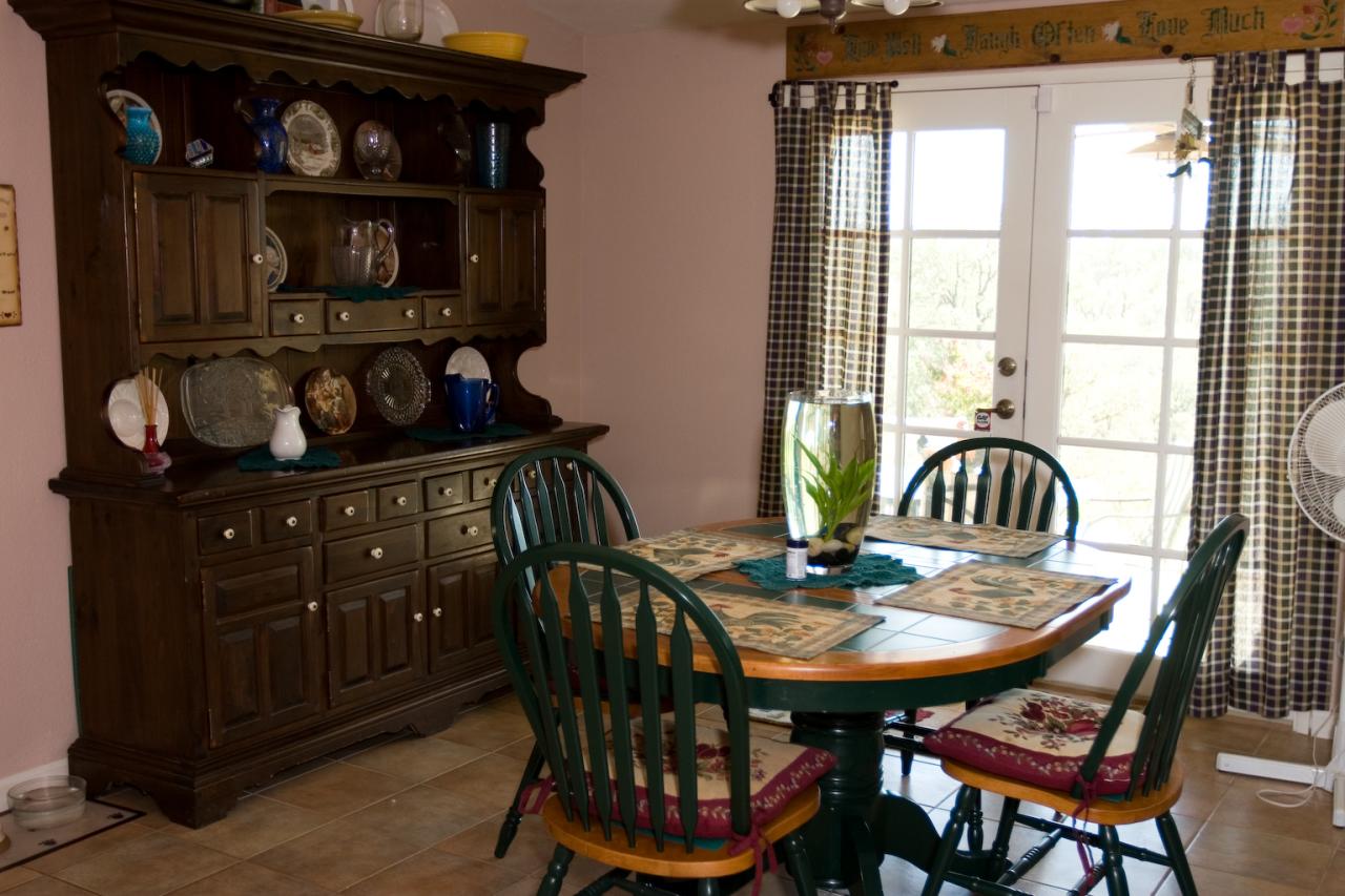 18633 Saddleback Ridge Road Cottonwood, CA 96022 - Photo 12 of 33 Dining Area