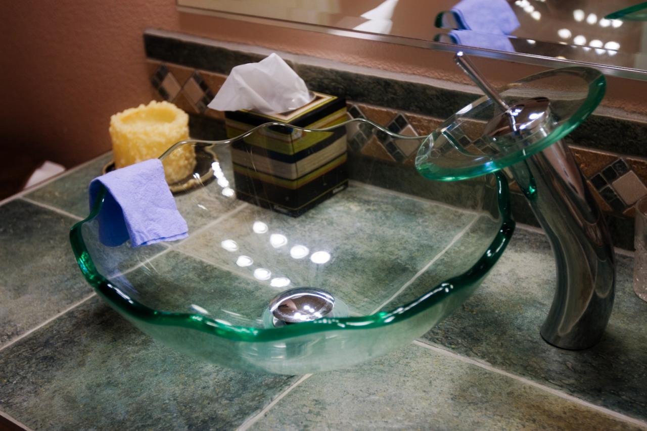 18633 Saddleback Ridge Road Cottonwood, CA 96022 - Photo 15 of 33 Guest Bathroom Sink