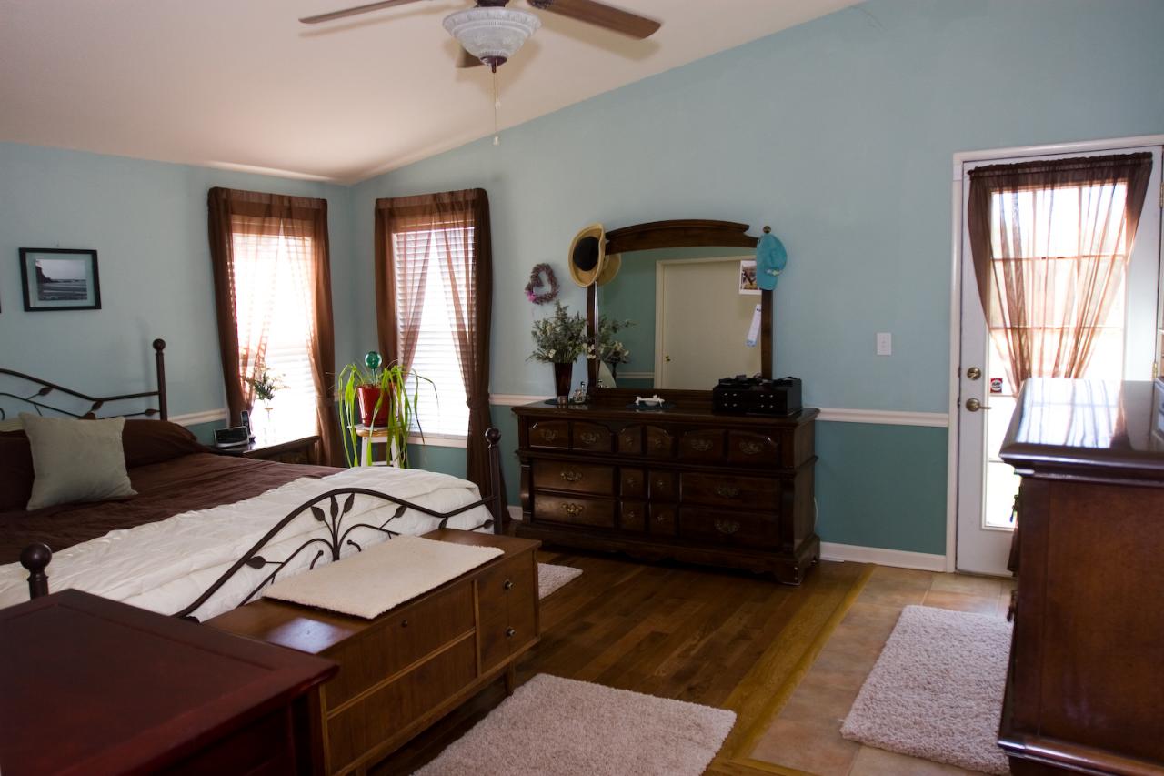 18633 Saddleback Ridge Road Cottonwood, CA 96022 - Photo 21 of 33 Master Bedroom