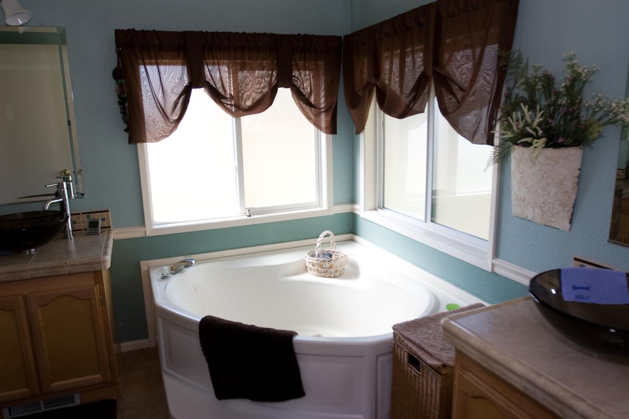 18633 Saddleback Ridge Road Cottonwood, CA 96022 - Photo 25 of 33 Master Bathroom