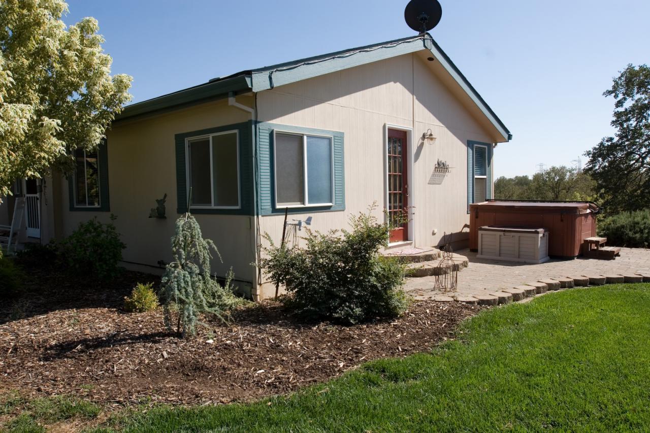 18633 Saddleback Ridge Road Cottonwood, CA 96022 - Photo 29 of 33 Side Porch