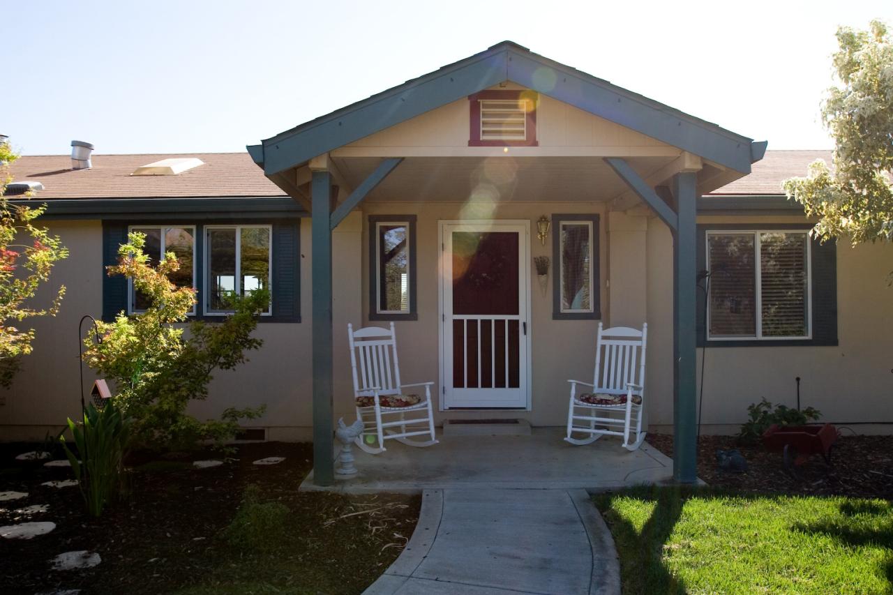 18633 Saddleback Ridge Road Cottonwood, CA 96022 - Photo 3 of 33 Front Porch