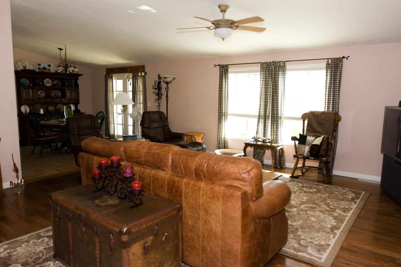 18633 Saddleback Ridge Road Cottonwood, CA 96022 - Photo 4 of 33 Living Room