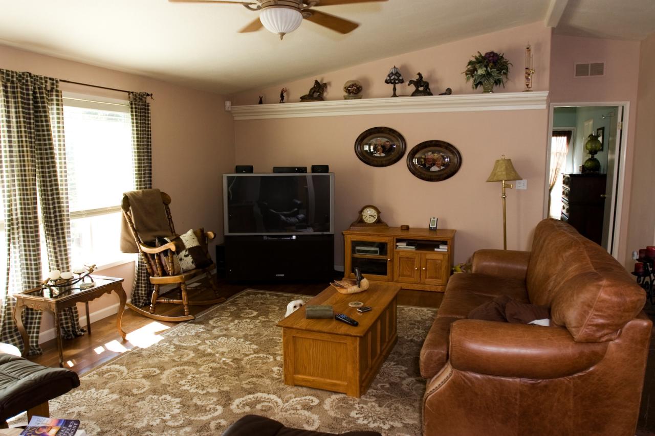 18633 Saddleback Ridge Road Cottonwood, CA 96022 - Photo 5 of 33 Living Room