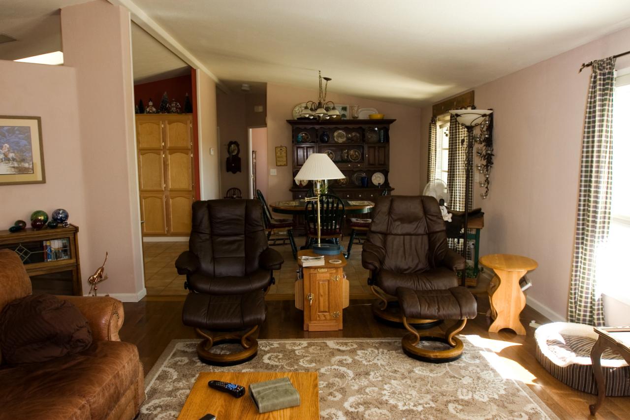 18633 Saddleback Ridge Road Cottonwood, CA 96022 - Photo 6 of 33 Living Room