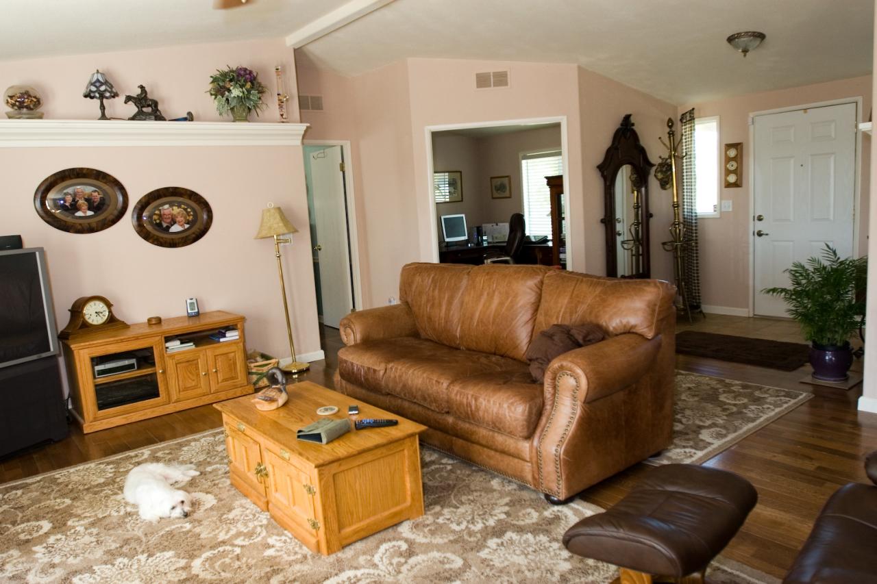 18633 Saddleback Ridge Road Cottonwood, CA 96022 - Photo 7 of 33 Living Room