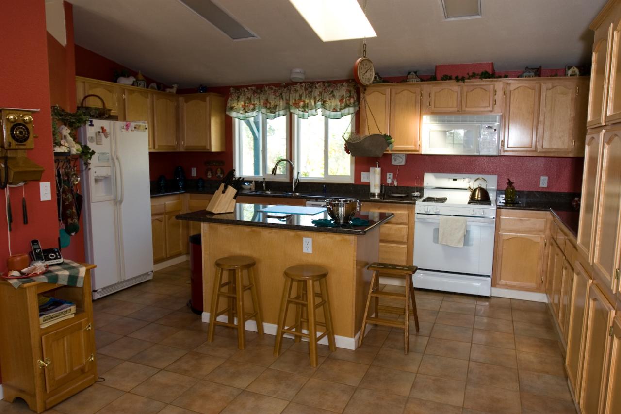 18633 Saddleback Ridge Road Cottonwood, CA 96022 - Photo 8 of 33 Kitchen
