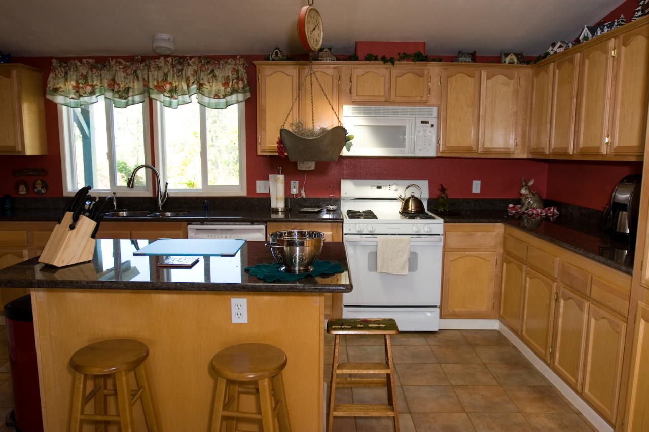 18633 Saddleback Ridge Road Cottonwood, CA 96022 - Photo 10 of 33 Kitchen