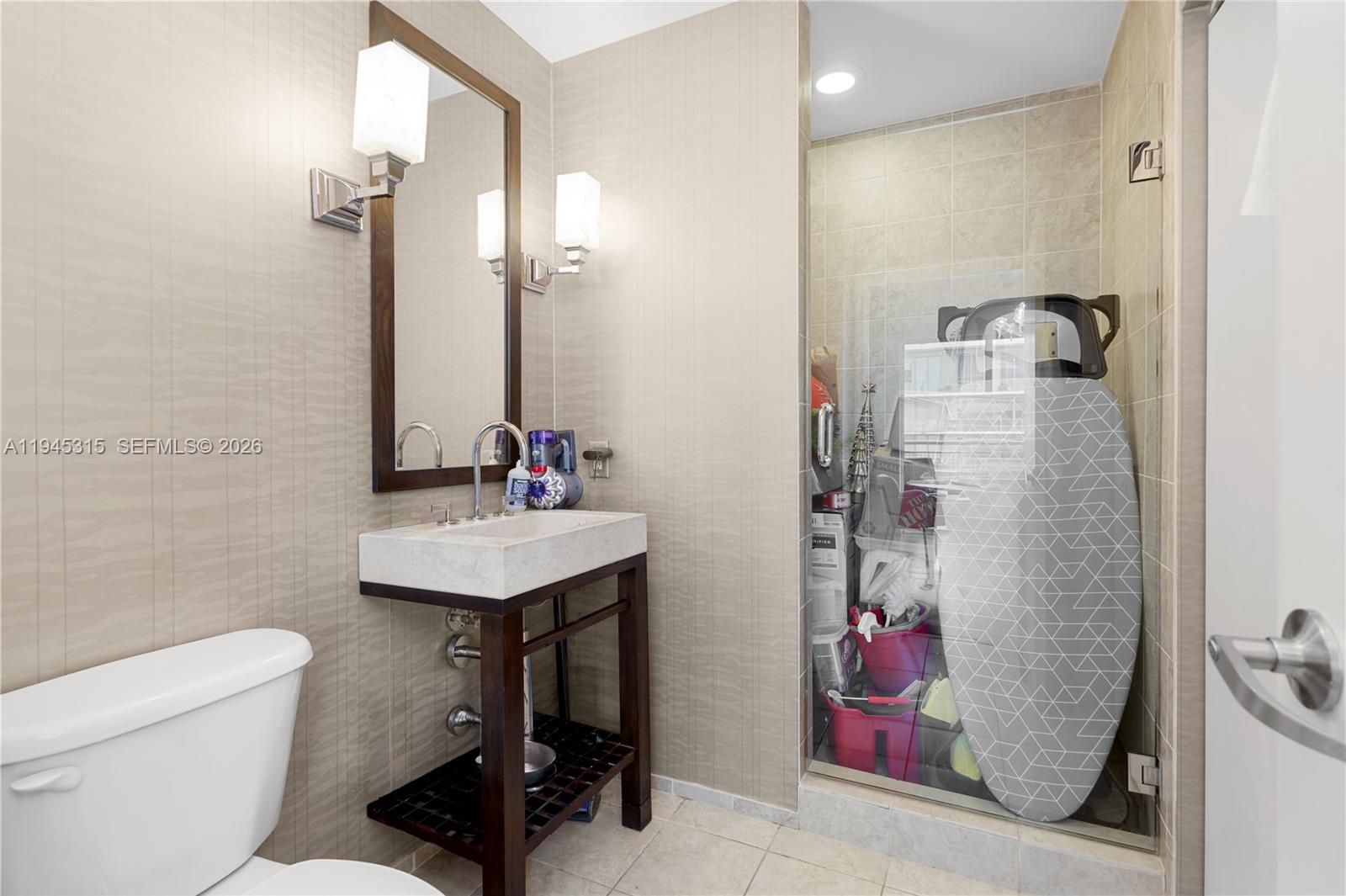 60 Southwest 13th Street, Unit 5012 Miami, FL 33130 - Photo 31 of 40 Full bathroom on 1st floor