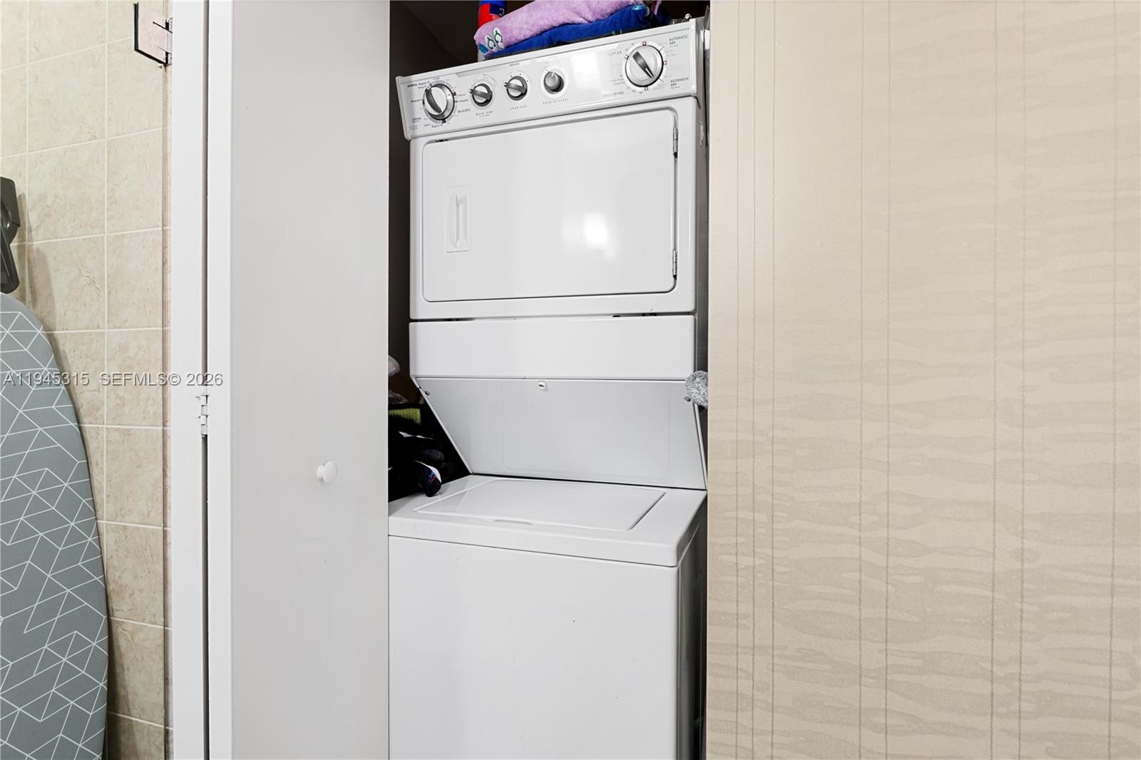 60 Southwest 13th Street, Unit 5012 Miami, FL 33130 - Photo 32 of 40 Vented laundry in unit