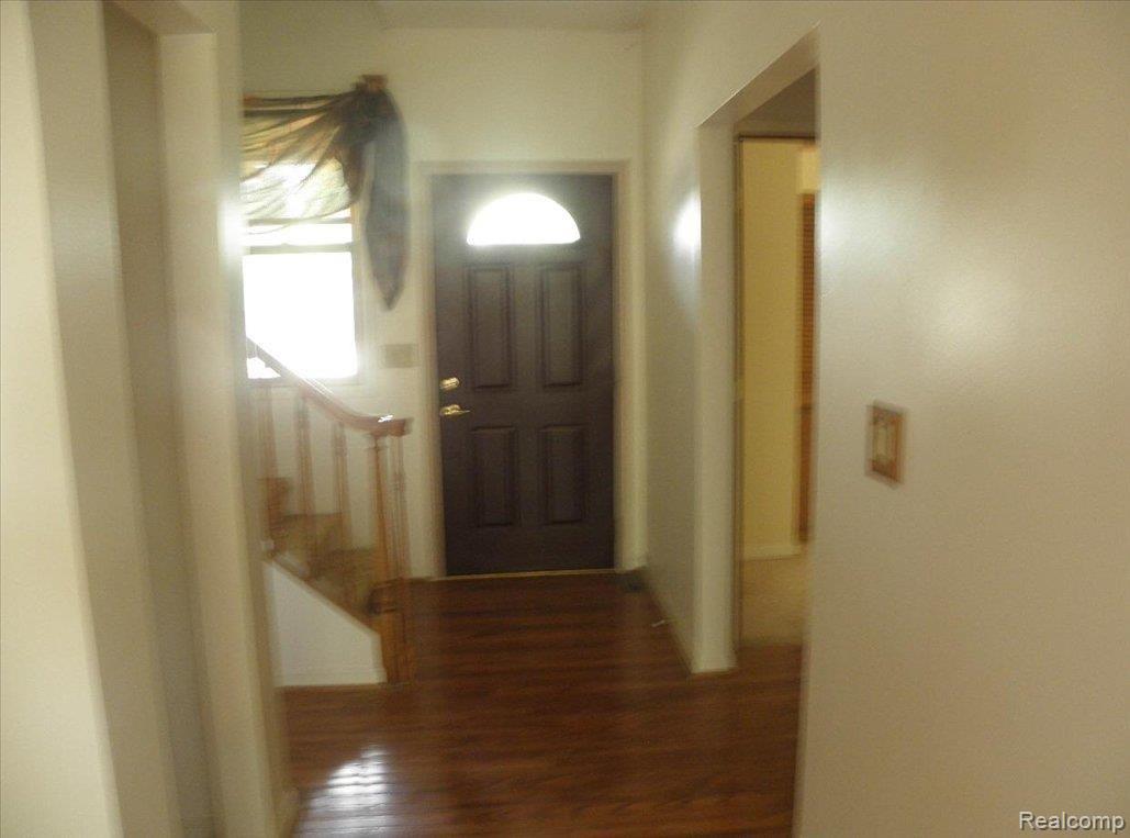 3929 Dunning Road Rochester, MI 48309 - Photo 4 of 11 FOYER