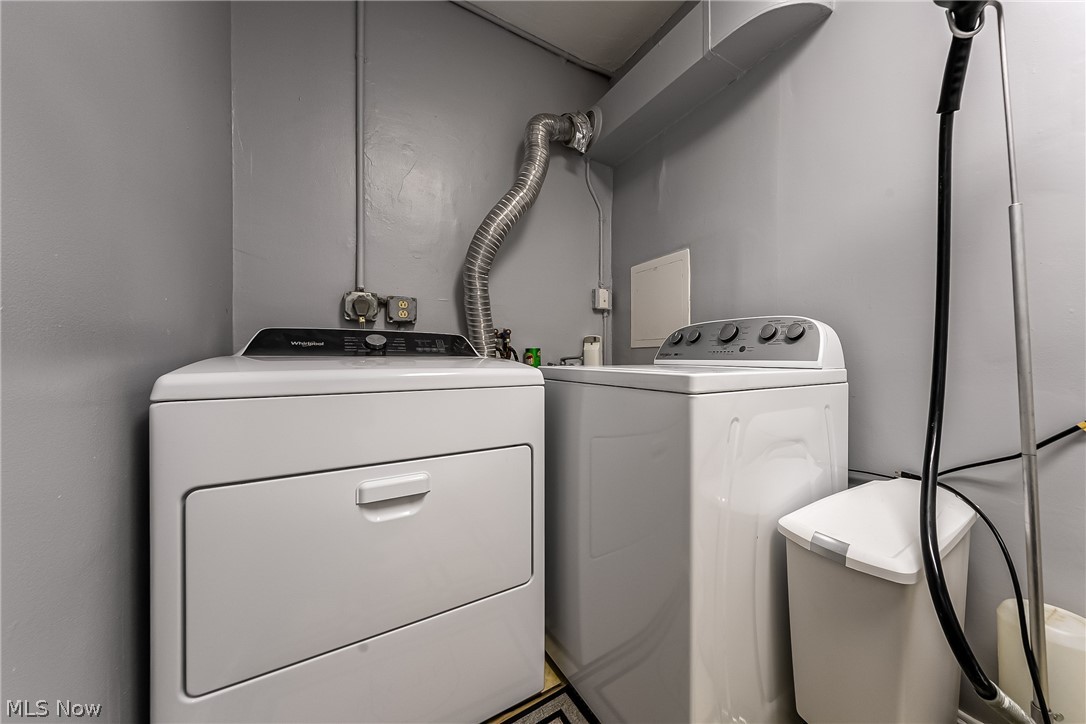 13800 Fairhill Road, Unit 306 Cleveland, OH 44120 - Photo 42 of 48 Laundry area featuring separate washer and dryer